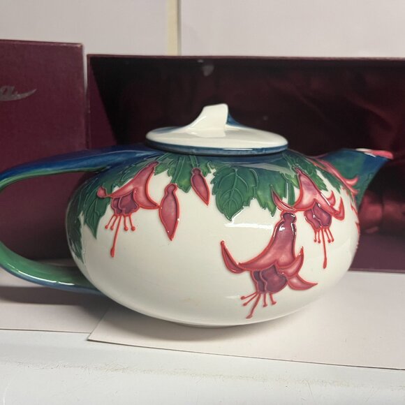 Benaya Fuchsia Garden Teapot - Picture 2 of 9